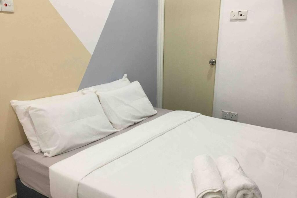22Pax :Taman Pelangi Party House Nearby Midvelly Villa Джохор Бахру Екстериор снимка