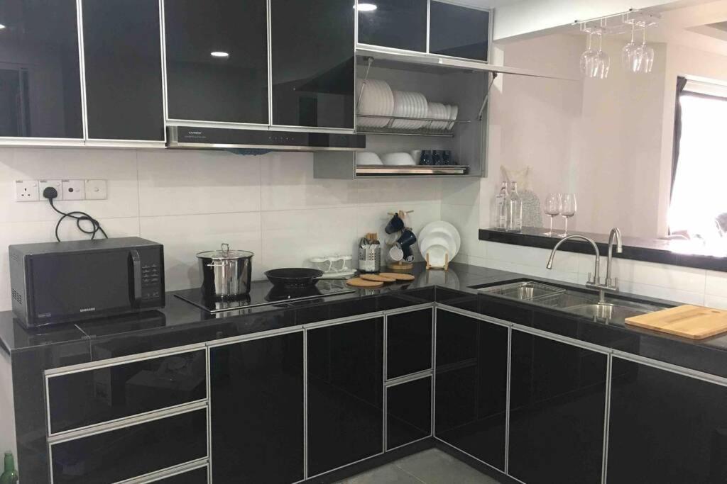 22Pax :Taman Pelangi Party House Nearby Midvelly Villa Джохор Бахру Екстериор снимка
