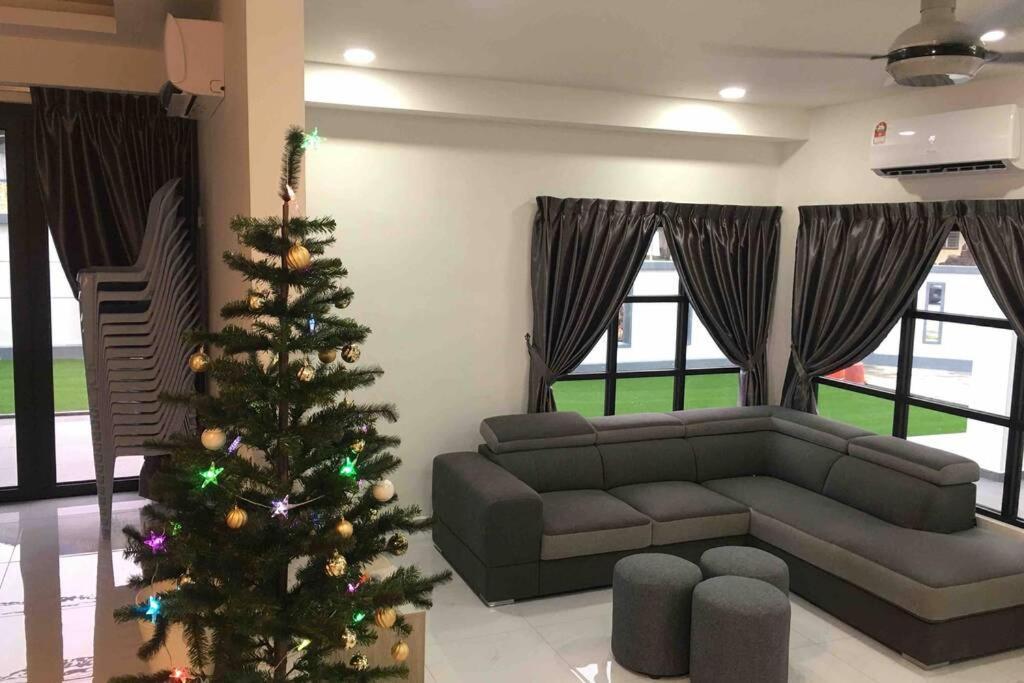 22Pax :Taman Pelangi Party House Nearby Midvelly Villa Джохор Бахру Екстериор снимка