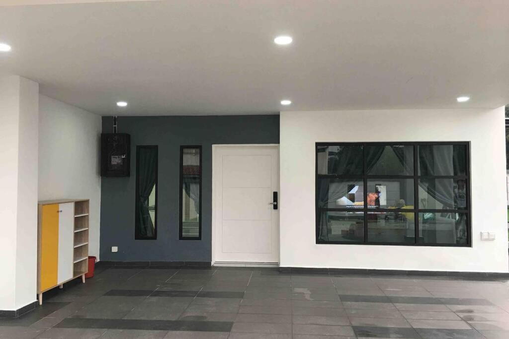 22Pax :Taman Pelangi Party House Nearby Midvelly Villa Джохор Бахру Екстериор снимка