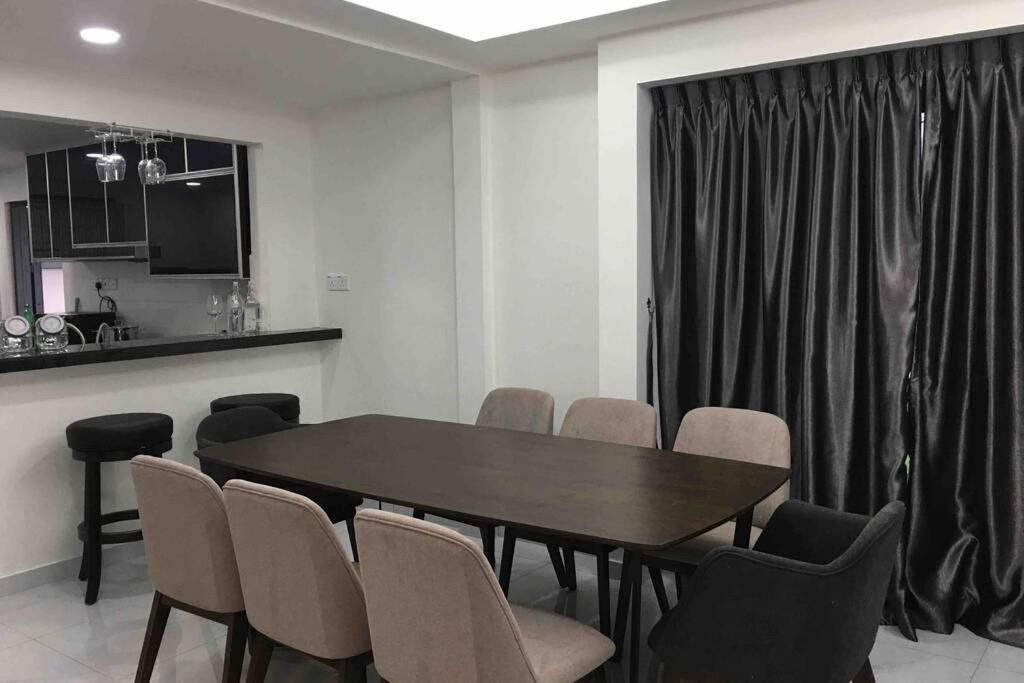22Pax :Taman Pelangi Party House Nearby Midvelly Villa Джохор Бахру Екстериор снимка