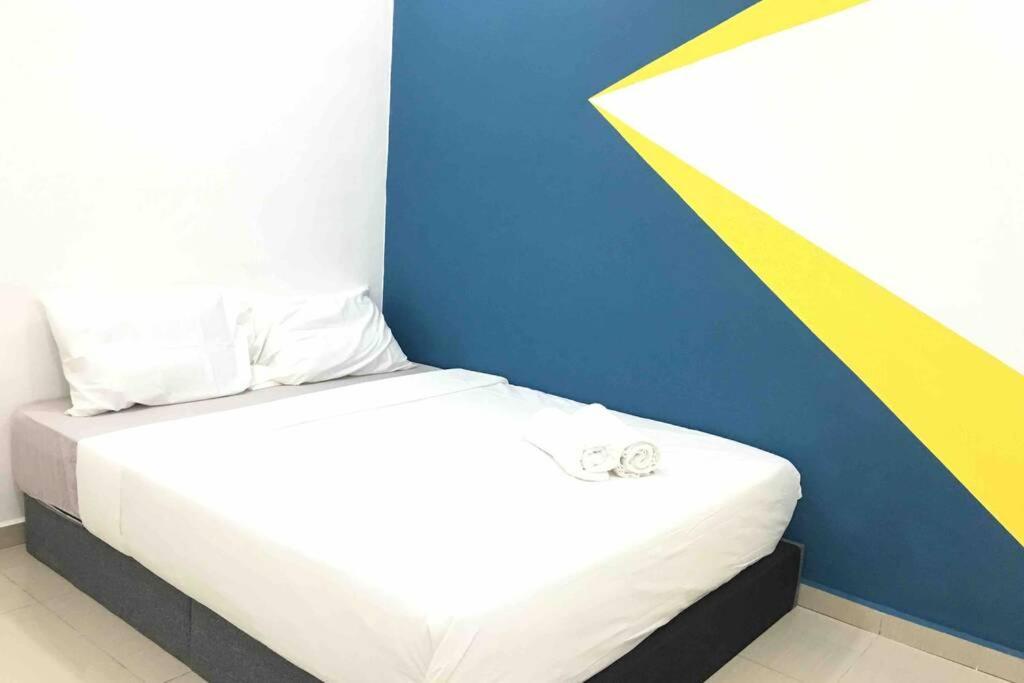 22Pax :Taman Pelangi Party House Nearby Midvelly Villa Джохор Бахру Екстериор снимка