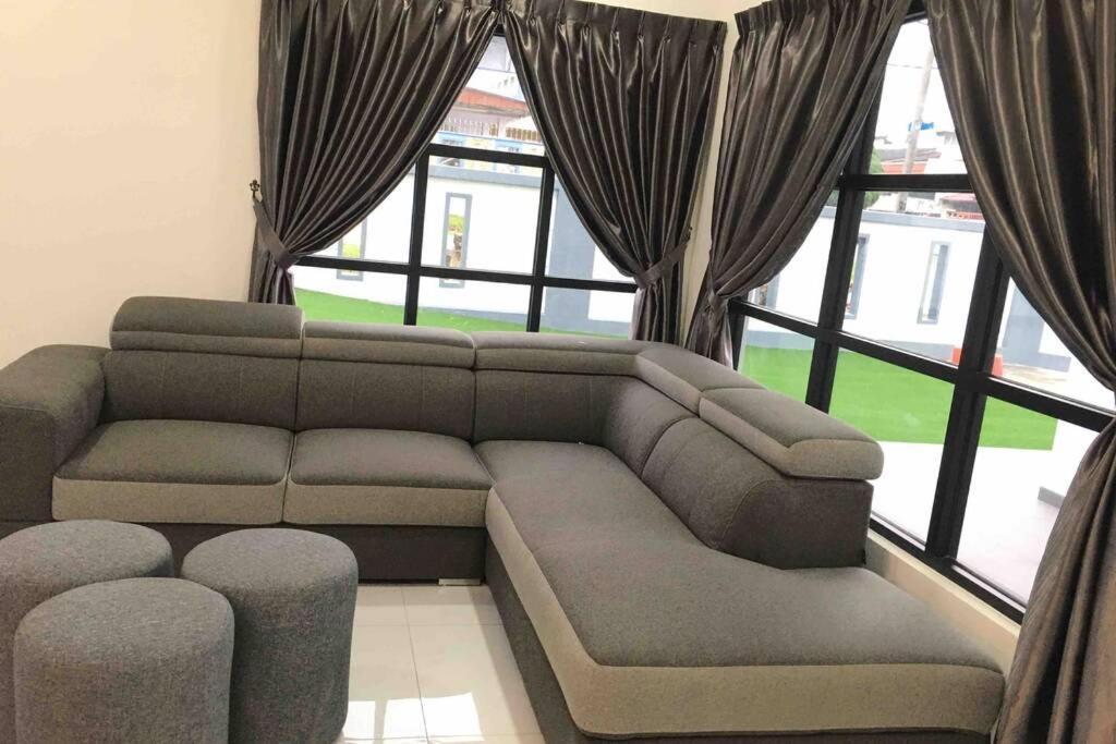 22Pax :Taman Pelangi Party House Nearby Midvelly Villa Джохор Бахру Екстериор снимка