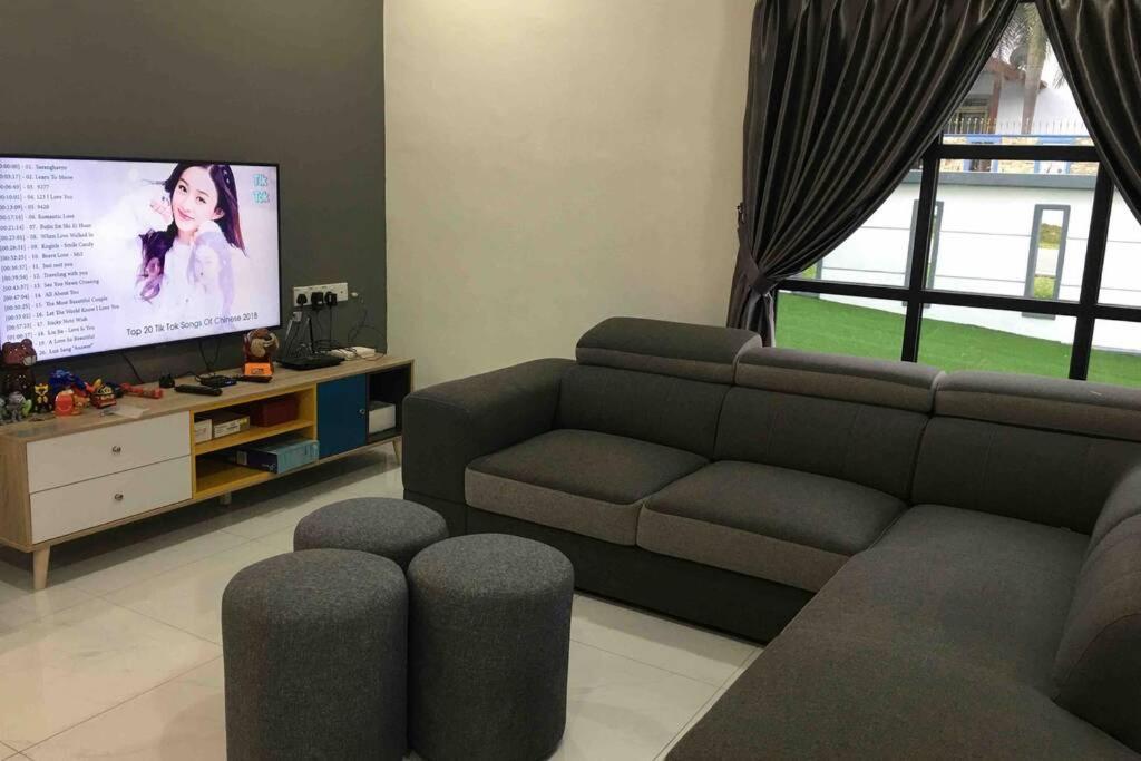 22Pax :Taman Pelangi Party House Nearby Midvelly Villa Джохор Бахру Екстериор снимка